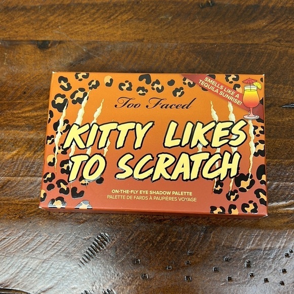 TOO FACED • Kitty Likes to Scratch Eye Shadow Palette - Picture 6 of 11